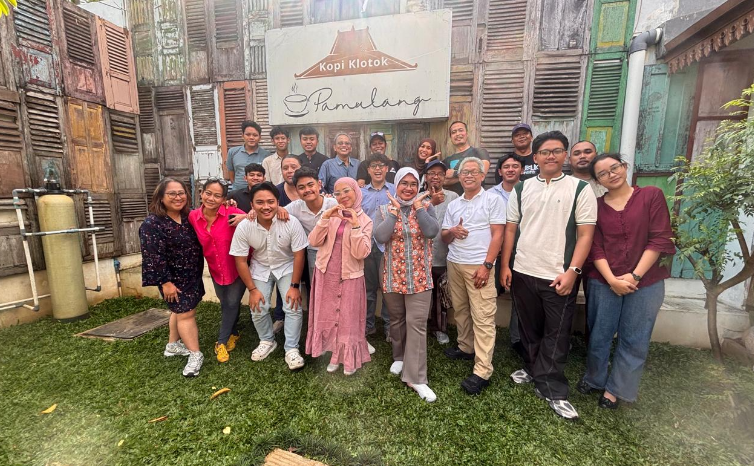 Ngopi Bareng Cah FISIP UNS jilid 1 bertema “Investasi: Cara Ampuh Melawan Laju Inflasi”.